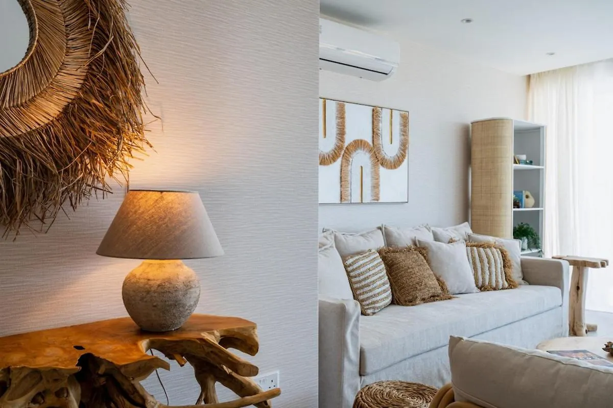 Aelia - Chic 2-Br Apartment & Balcony In Larnaca 0*,