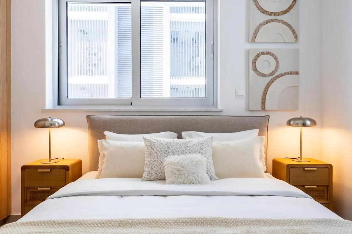 Aelia - Chic 2-Br Apartment & Balcony In Larnaca