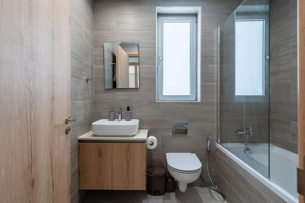Aelia - Chic 2-Br Apartment & Balcony In Larnaca