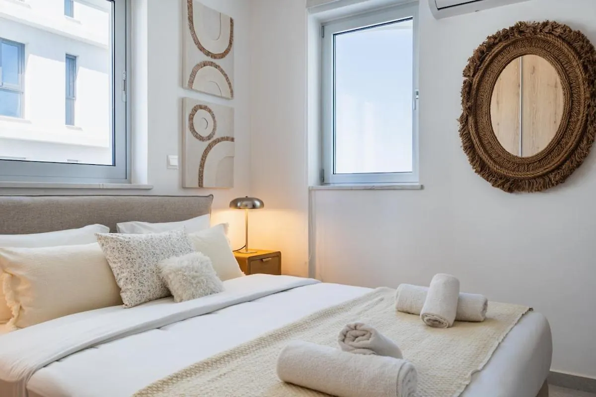 Aelia - Chic 2-Br Apartment & Balcony In Larnaca Cyprus