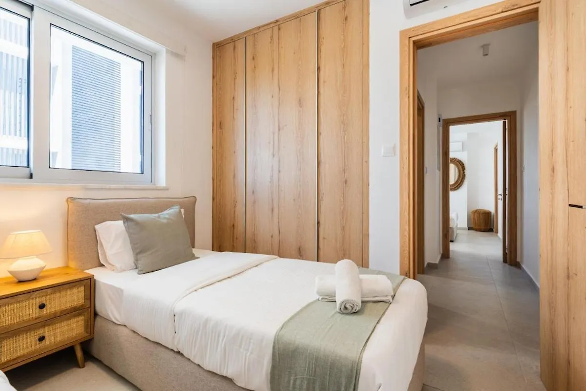 Aelia - Chic 2-Br Apartment & Balcony In Larnaca Cyprus