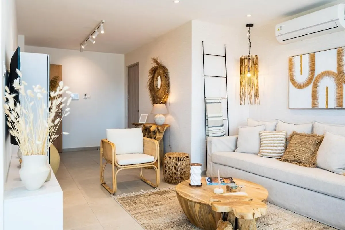Aelia - Chic 2-Br Apartment & Balcony In Larnaca